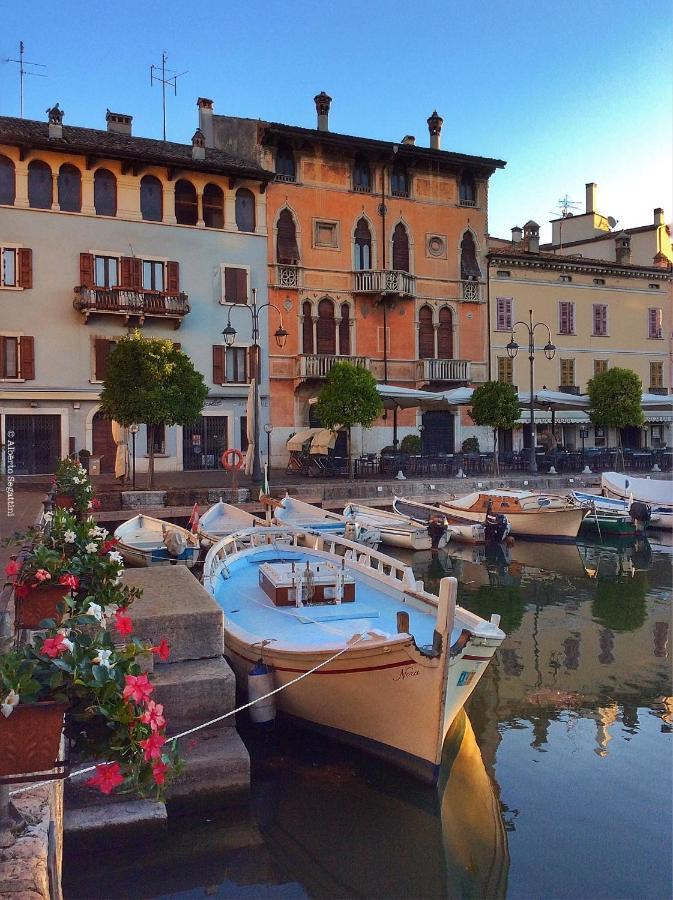 Hotel Piroscafo デセンツァーノ・デル・ガルダ エクステリア 写真