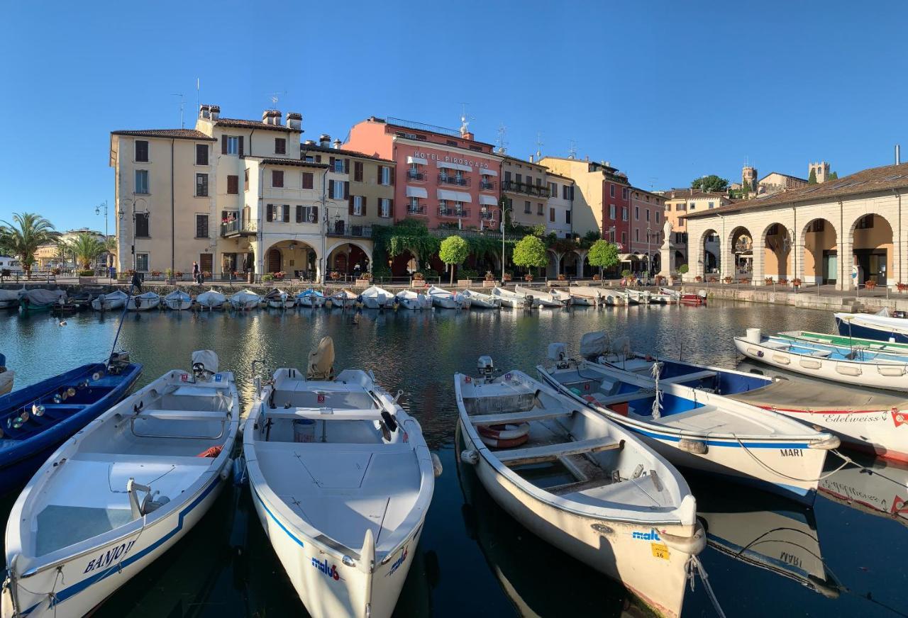 Hotel Piroscafo デセンツァーノ・デル・ガルダ エクステリア 写真
