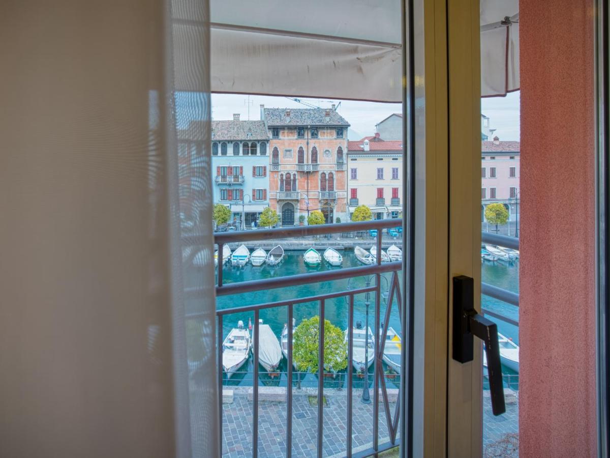 Hotel Piroscafo デセンツァーノ・デル・ガルダ エクステリア 写真