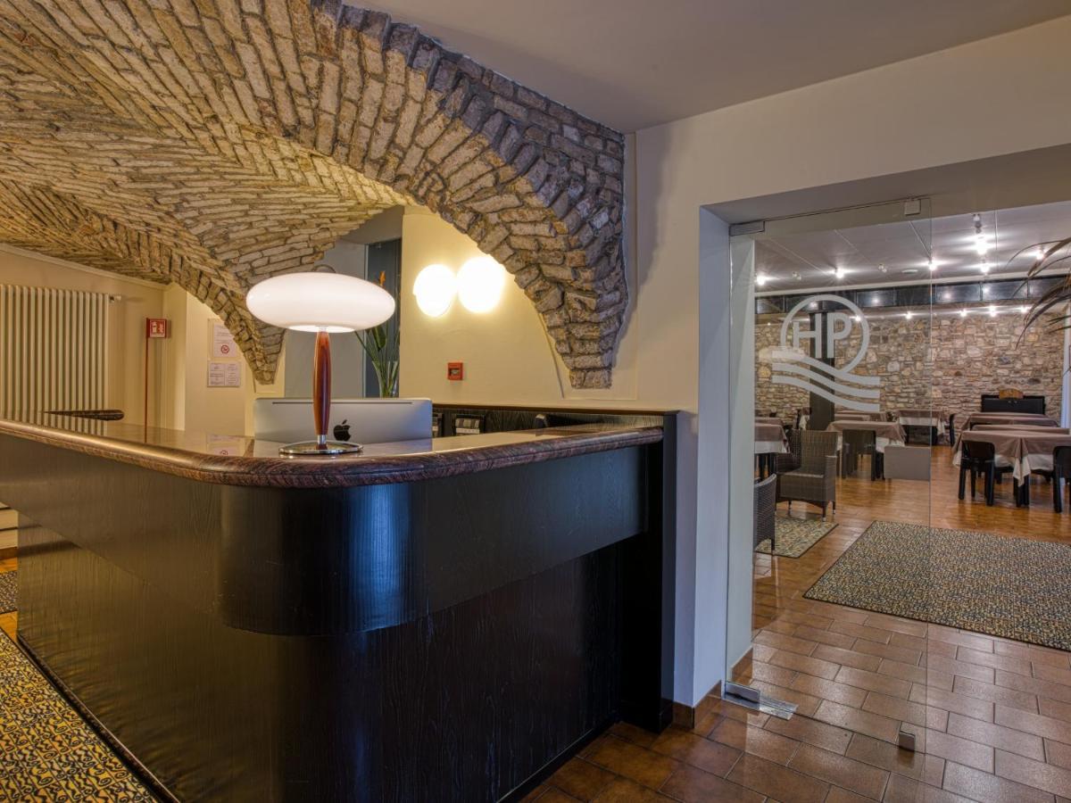 Hotel Piroscafo デセンツァーノ・デル・ガルダ エクステリア 写真