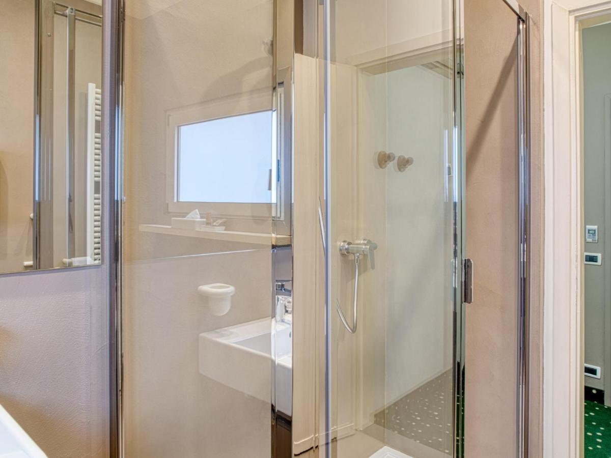 Hotel Piroscafo デセンツァーノ・デル・ガルダ エクステリア 写真