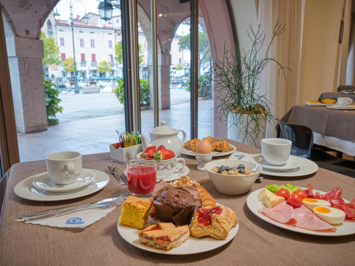 Hotel Piroscafo デセンツァーノ・デル・ガルダ エクステリア 写真