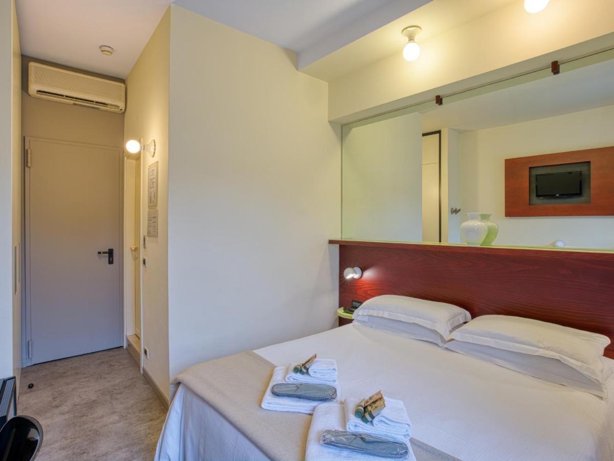 Hotel Piroscafo デセンツァーノ・デル・ガルダ エクステリア 写真