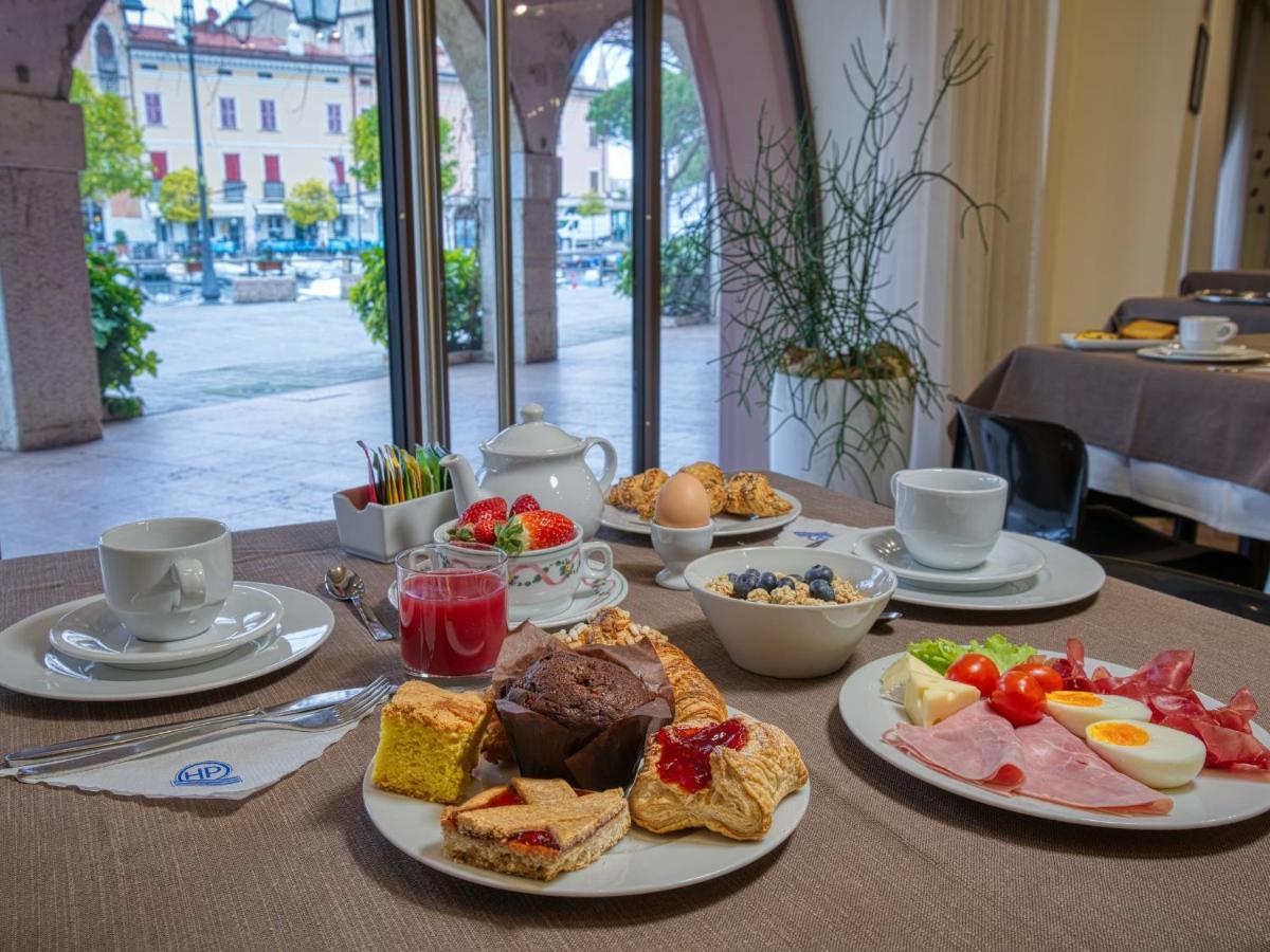 Hotel Piroscafo デセンツァーノ・デル・ガルダ エクステリア 写真
