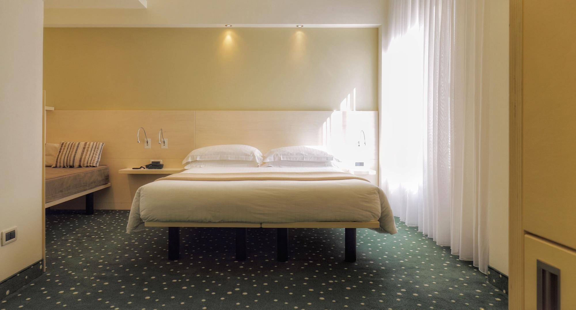 Hotel Piroscafo デセンツァーノ・デル・ガルダ エクステリア 写真