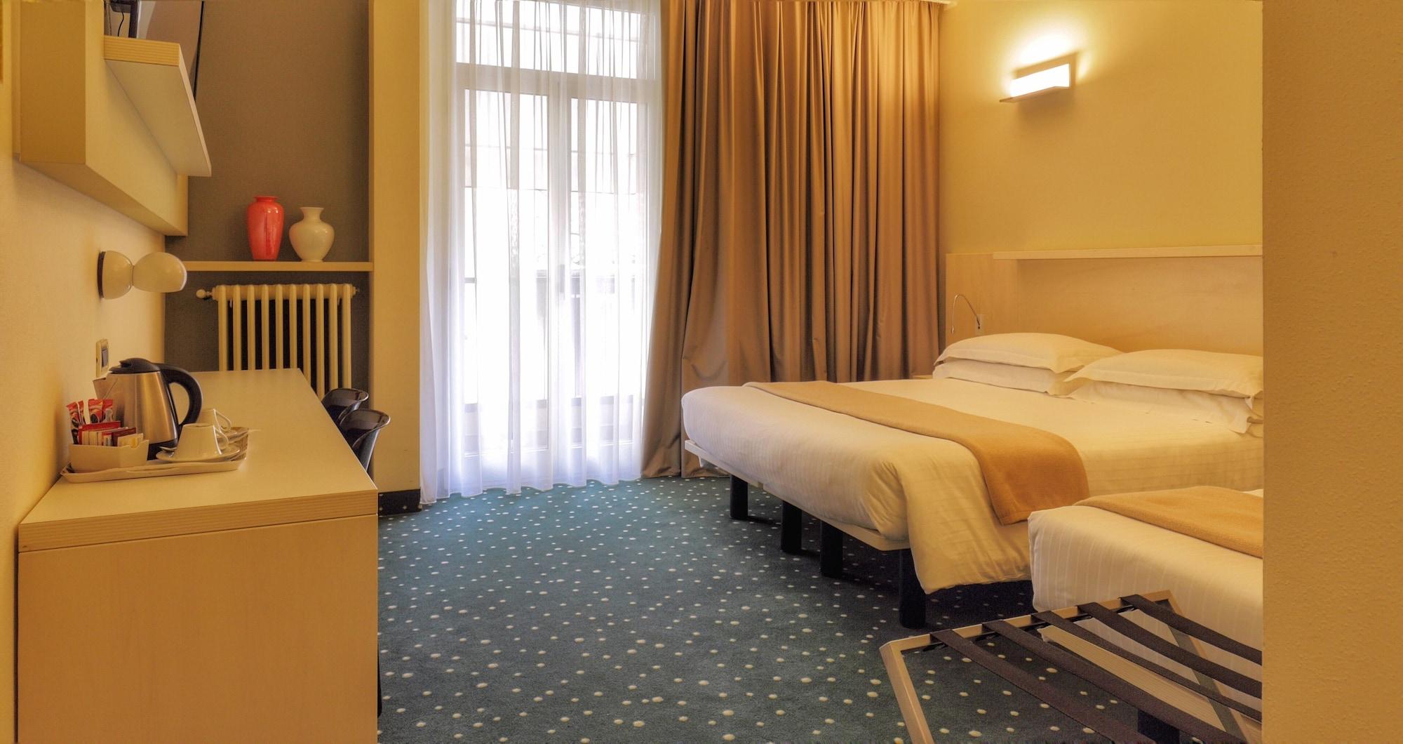 Hotel Piroscafo デセンツァーノ・デル・ガルダ エクステリア 写真