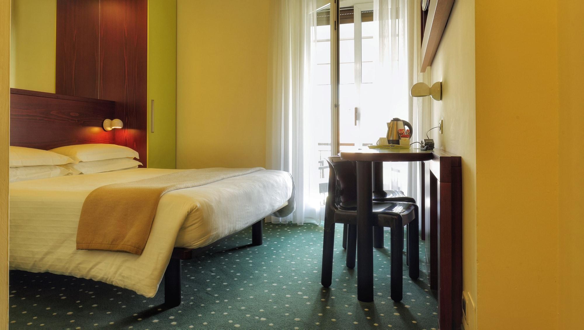 Hotel Piroscafo デセンツァーノ・デル・ガルダ エクステリア 写真
