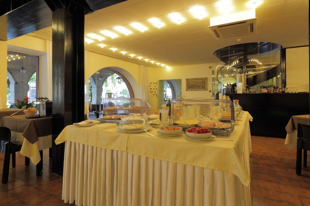 Hotel Piroscafo デセンツァーノ・デル・ガルダ エクステリア 写真
