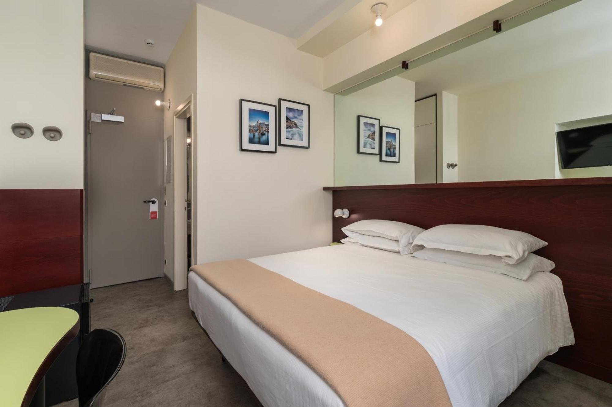 Hotel Piroscafo デセンツァーノ・デル・ガルダ エクステリア 写真