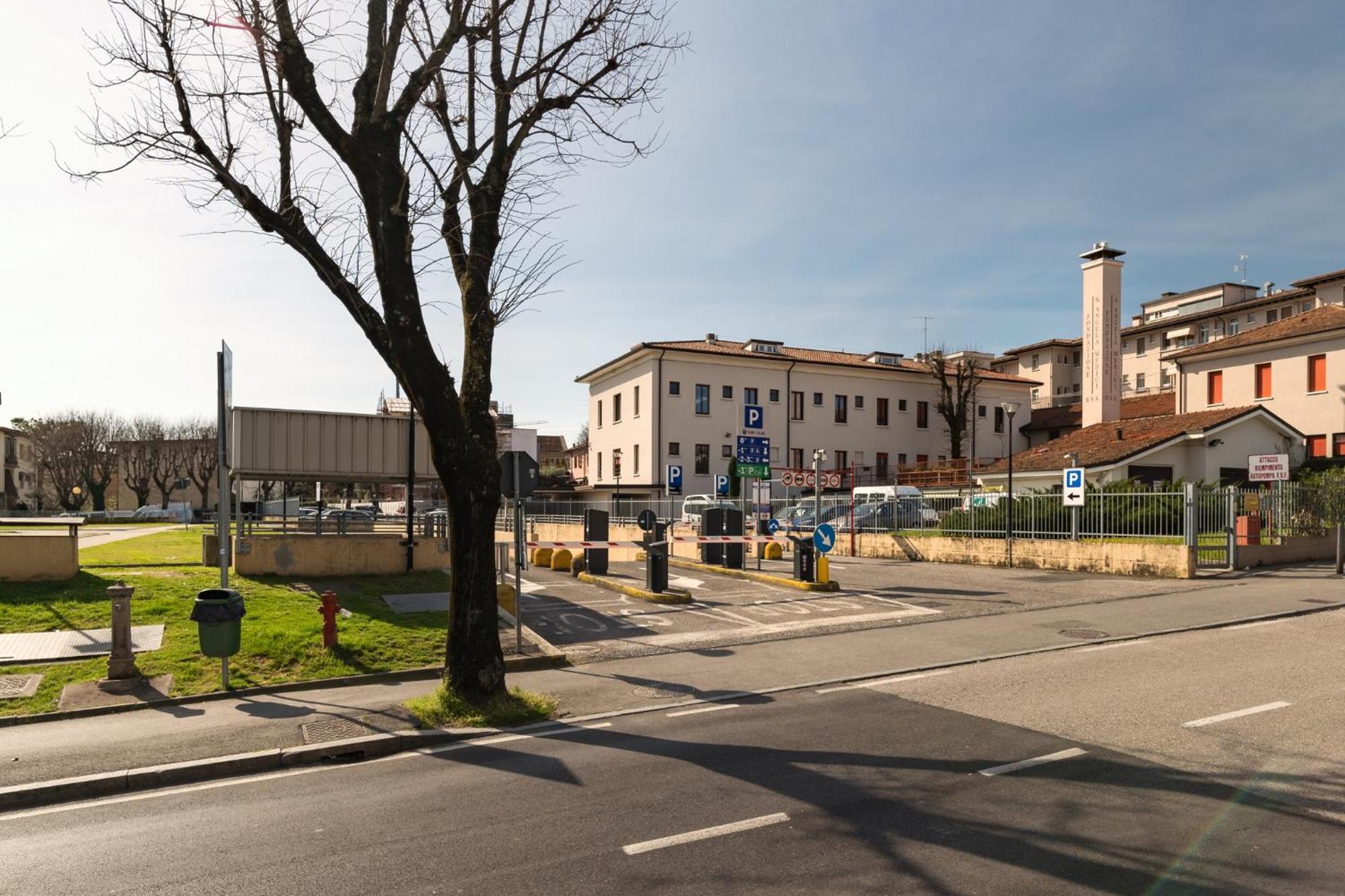 Hotel Piroscafo デセンツァーノ・デル・ガルダ エクステリア 写真