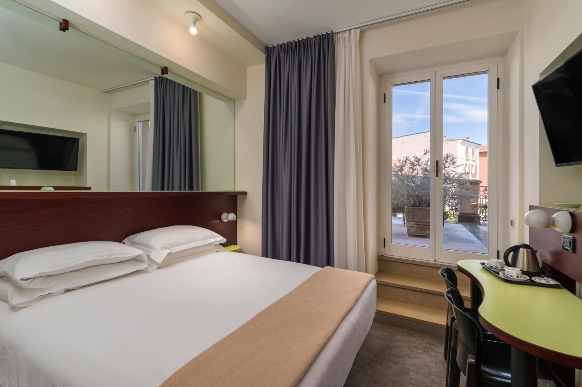 Hotel Piroscafo デセンツァーノ・デル・ガルダ エクステリア 写真